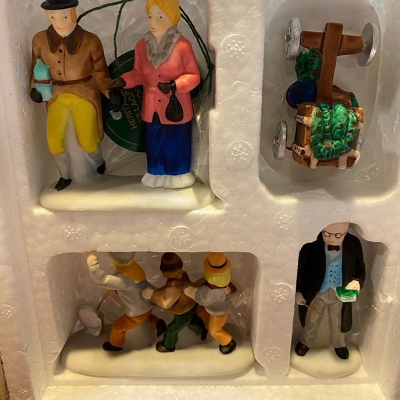 Dept 56 Heritage Village Collection. “Nicholas Nickleby”, set of 4, #5929–3. - Picture 3 of 8